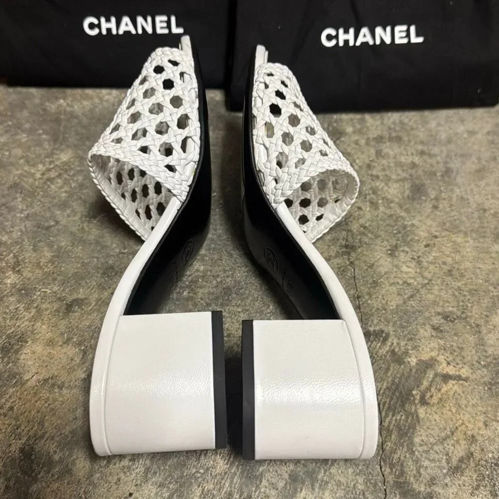 Authentic CHANEL 2021 White Woven Leather Interlocking CC Logo Slide Mules Size